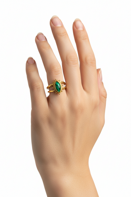 Anello in Acciaio Dorato con Pietra Naturale verde