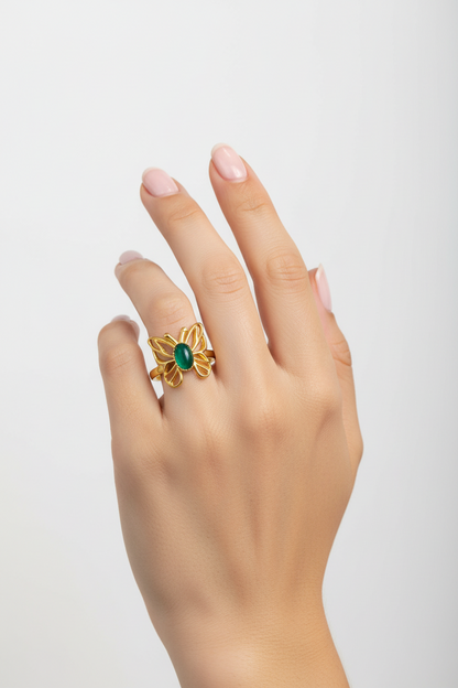 Anello in Acciaio Dorato con Pietra Naturale Verde Farfalla