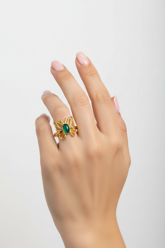 Anello in Acciaio Dorato con Pietra Naturale Verde Farfalla
